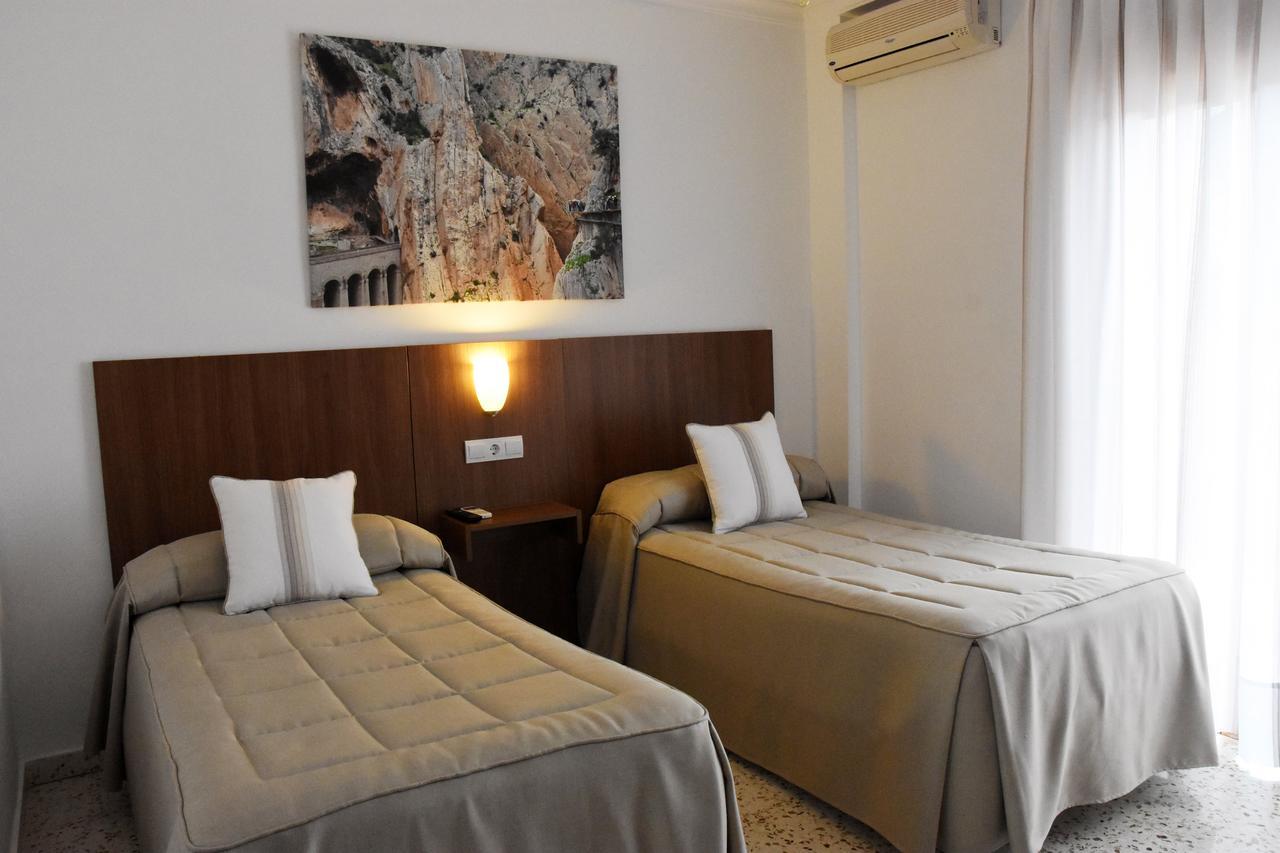 Hostal Restaurante El Cruce Ardales Ngoại thất bức ảnh